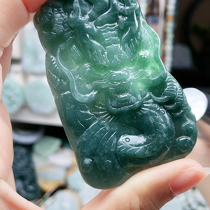 颈饰足铂镶嵌翡翠翡翠