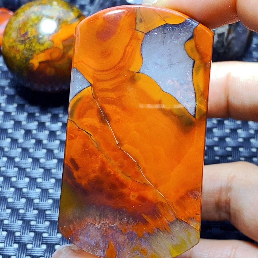 未镶嵌颈饰玛瑙/玉髓宝*