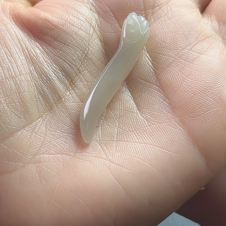 和田玉未镶嵌把件