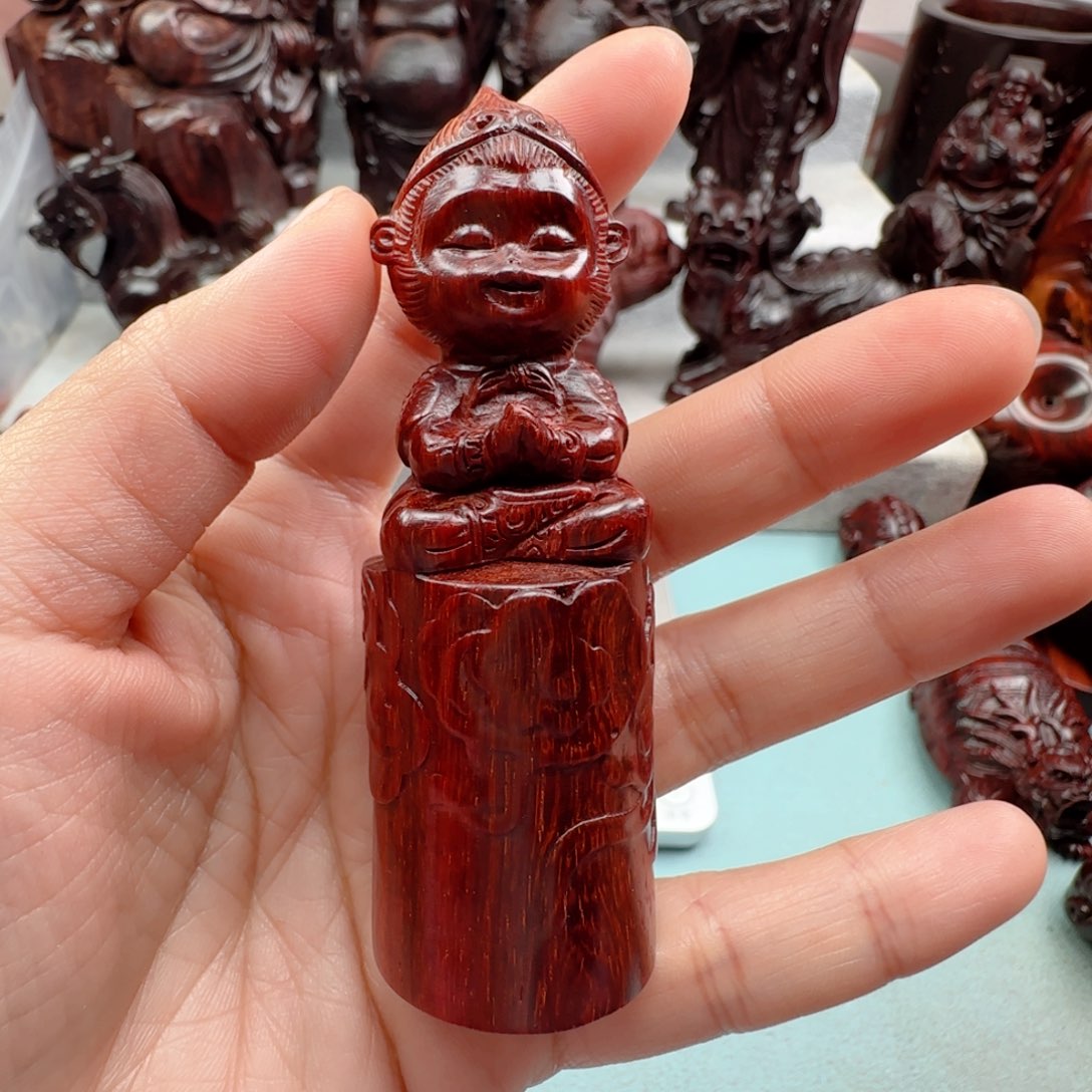 小叶紫檀把件明**月悟空