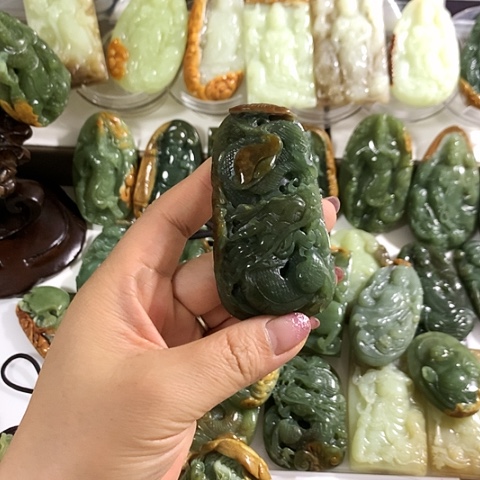 岫岩河磨玉（透闪石质玉）吊坠未镶嵌