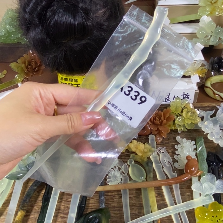 青****蛇纹石玉未镶嵌发饰