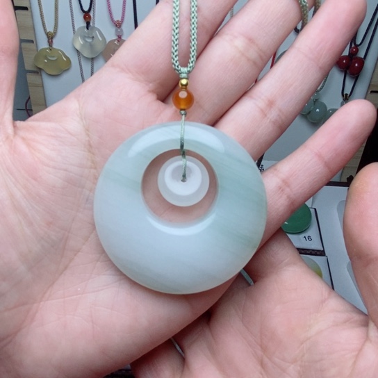 石英质玉颈饰未镶嵌天****