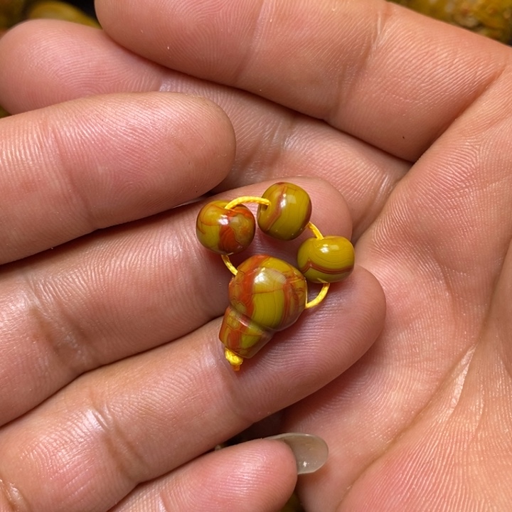 未镶嵌战国红配饰玛瑙/玉髓?****