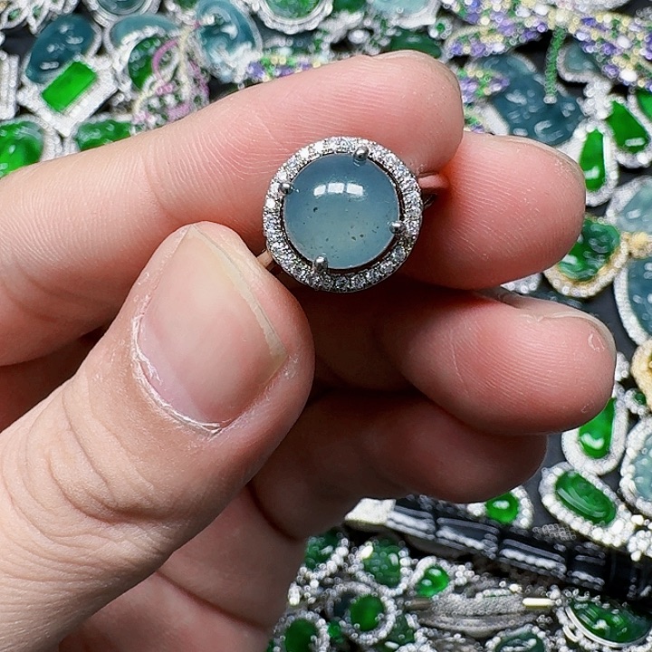 翡翠颈饰未镶嵌天然A货翡翠放漏