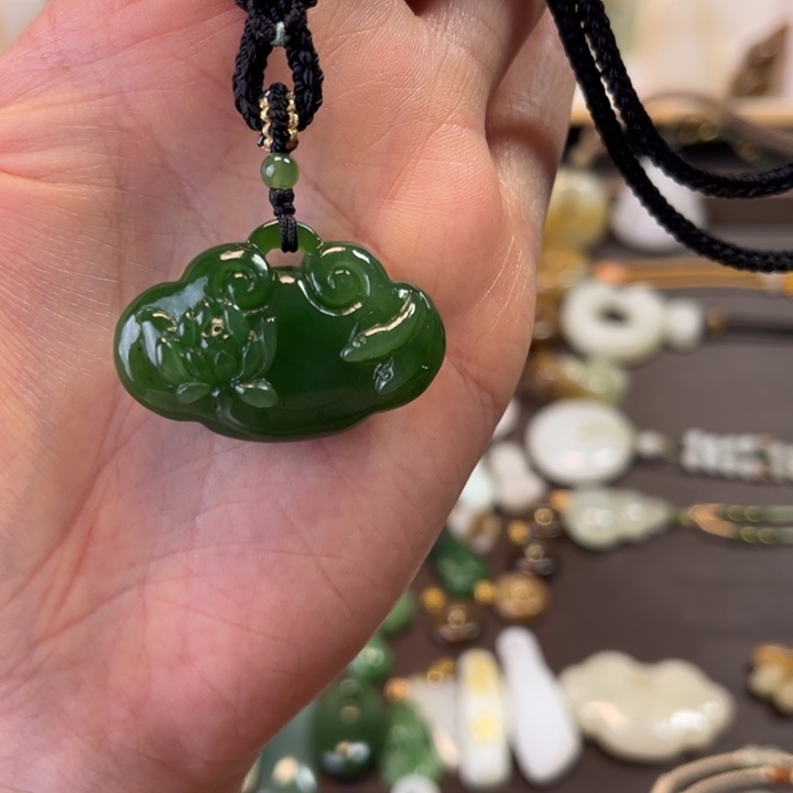 小***鼠和田玉未镶嵌颈饰锁