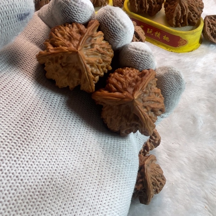 把件桃核盘山三棱