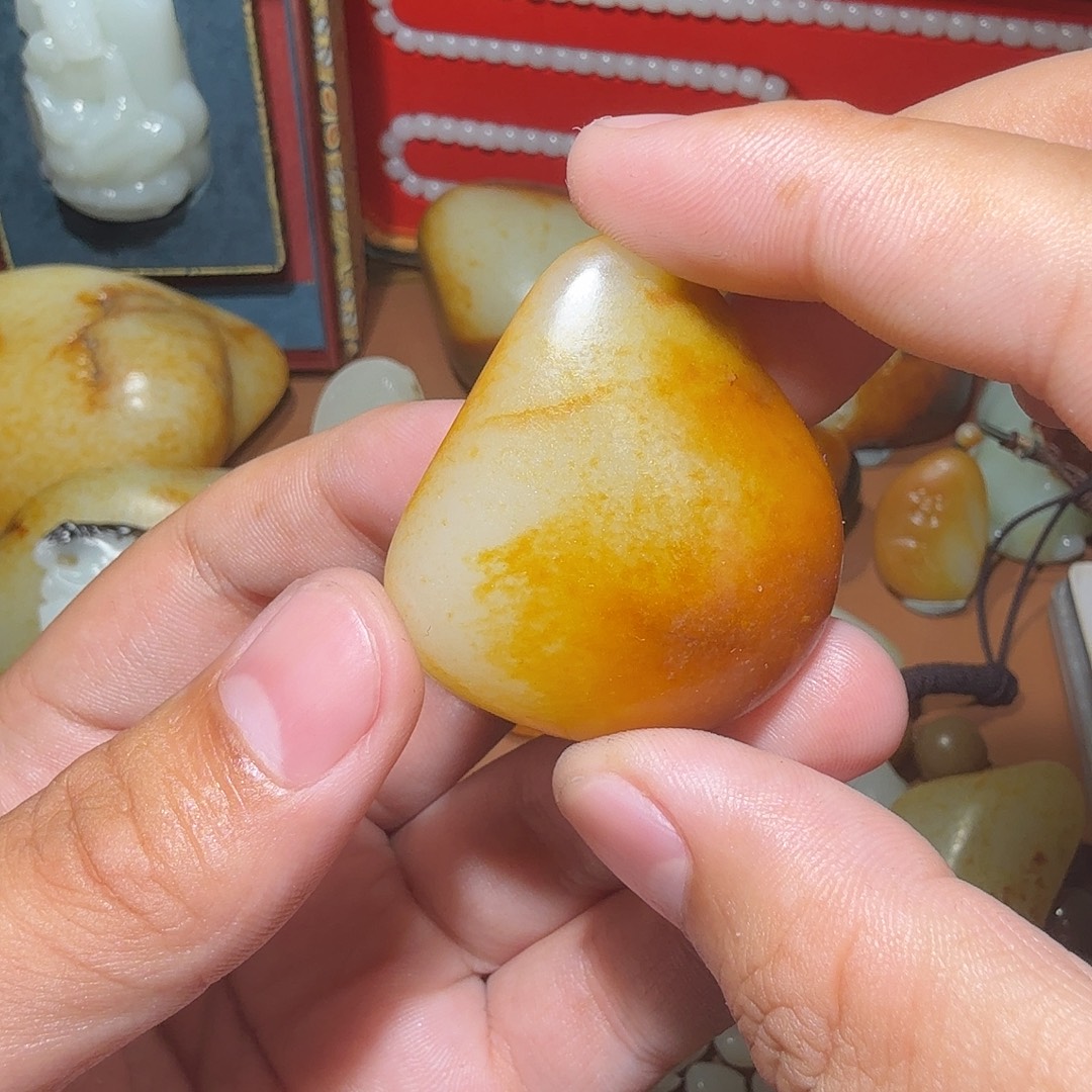 昊***子和田玉未镶嵌颈饰