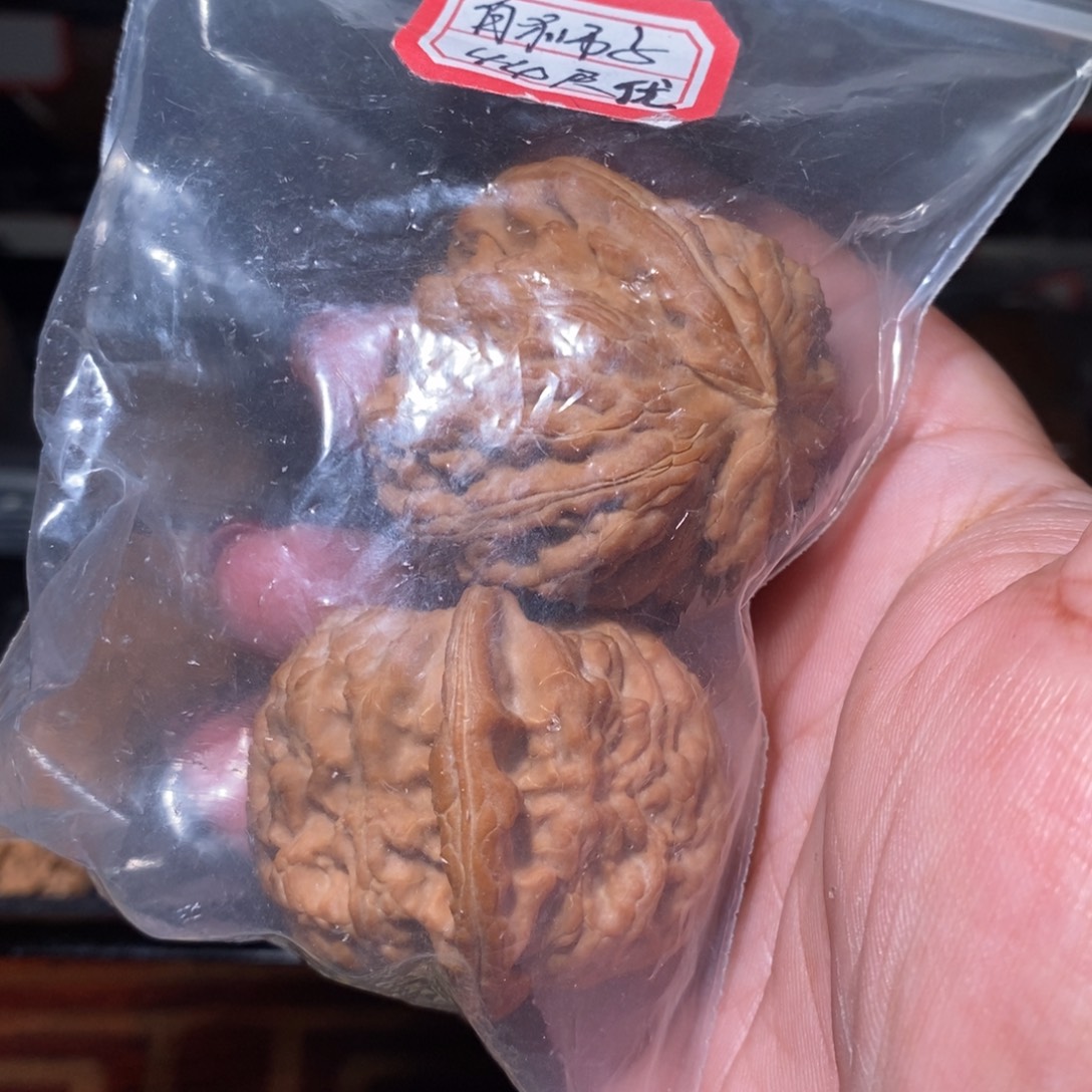 岳***皓文玩核桃把件球白