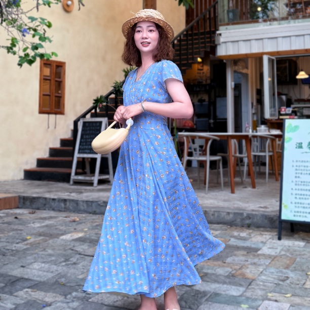 （蓝花楹）法式复古绣花V领蓝色碎花长裙女新款收腰显瘦短袖连衣裙