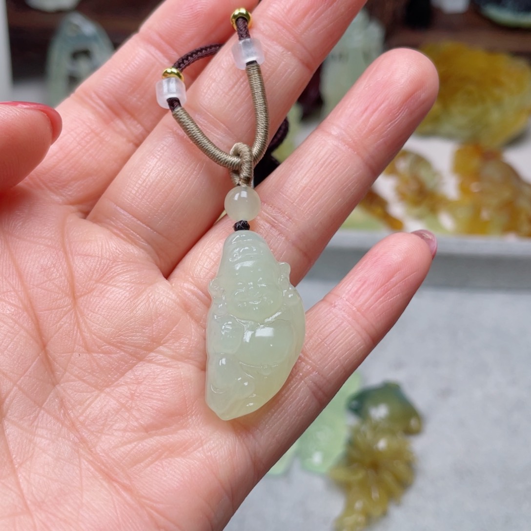 蛇纹石玉颈饰未镶嵌