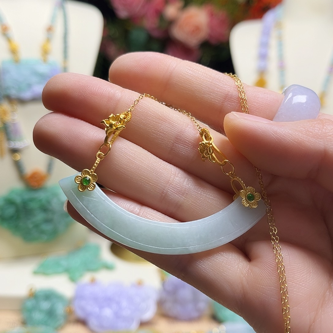 翡翠颈饰银S925镀金镶嵌弯弯