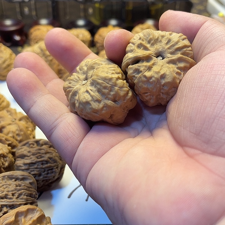 文玩核桃吊坠哇哇