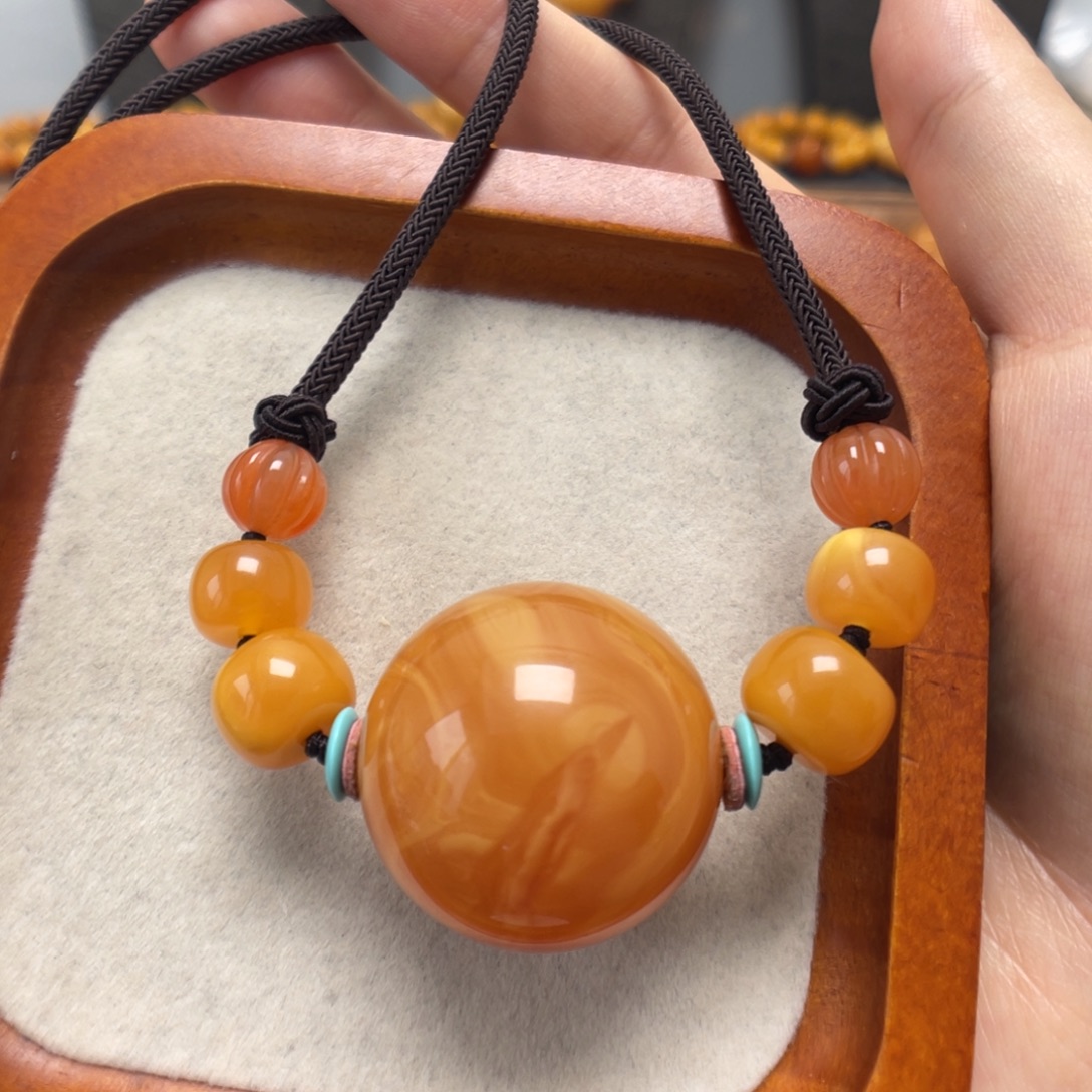 蜜蜡未镶嵌颈饰蜜蜡