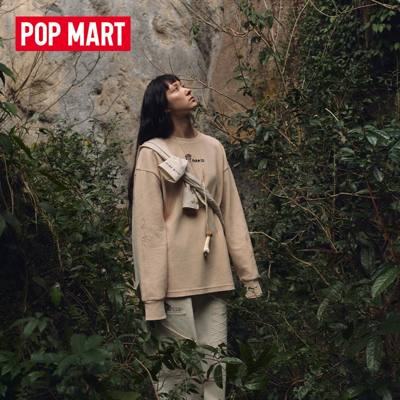 泡泡玛特Hirono Living Wild蘑菇装饰线薄卫衣驼色 针织时尚百搭