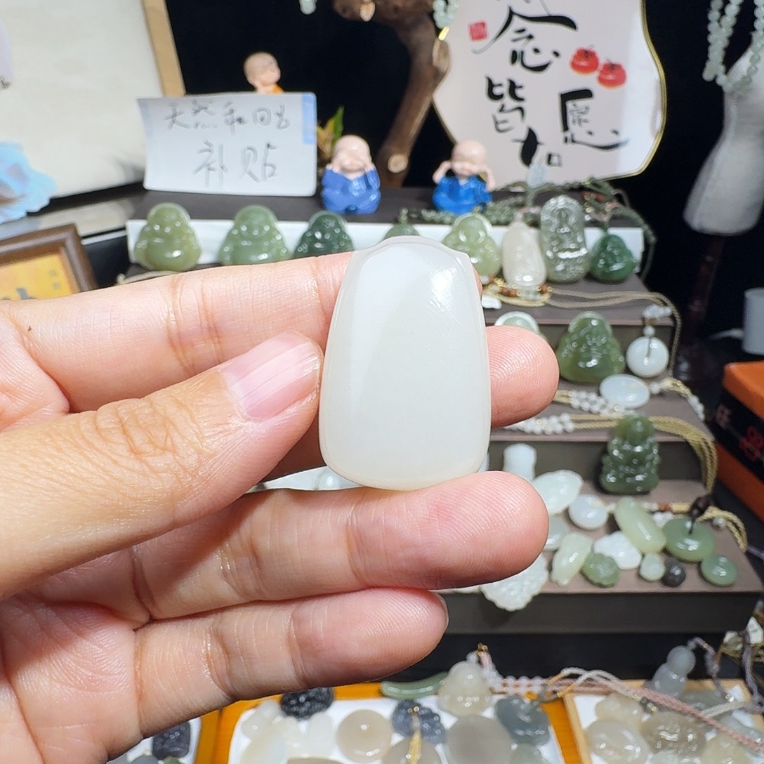 ૭***૭和田玉未镶嵌颈饰