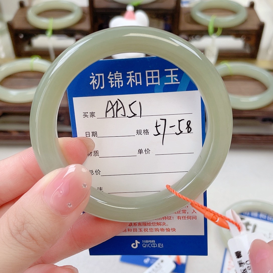 和田玉手镯未镶嵌