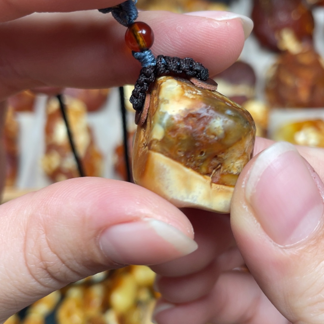 蜜蜡珠宝奇石未镶嵌