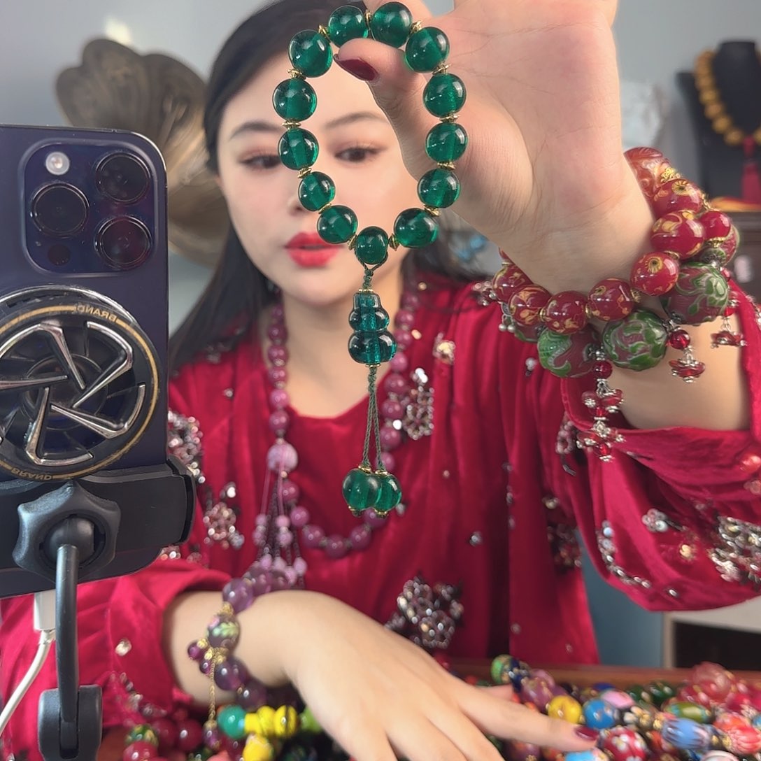 玻璃颈饰老琉璃的故事是一场开始