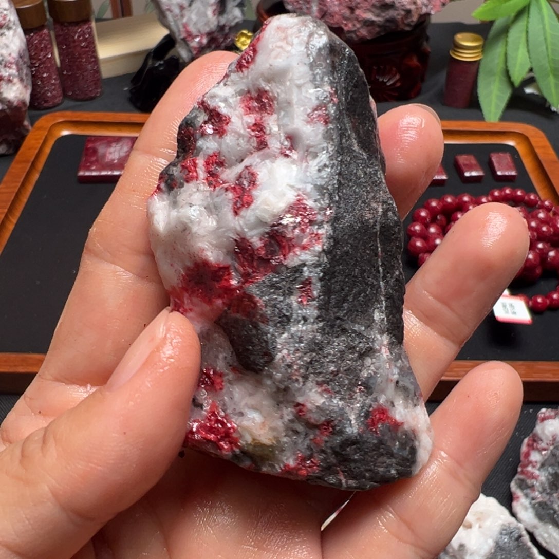 天然辰砂天然朱砂原石毛料