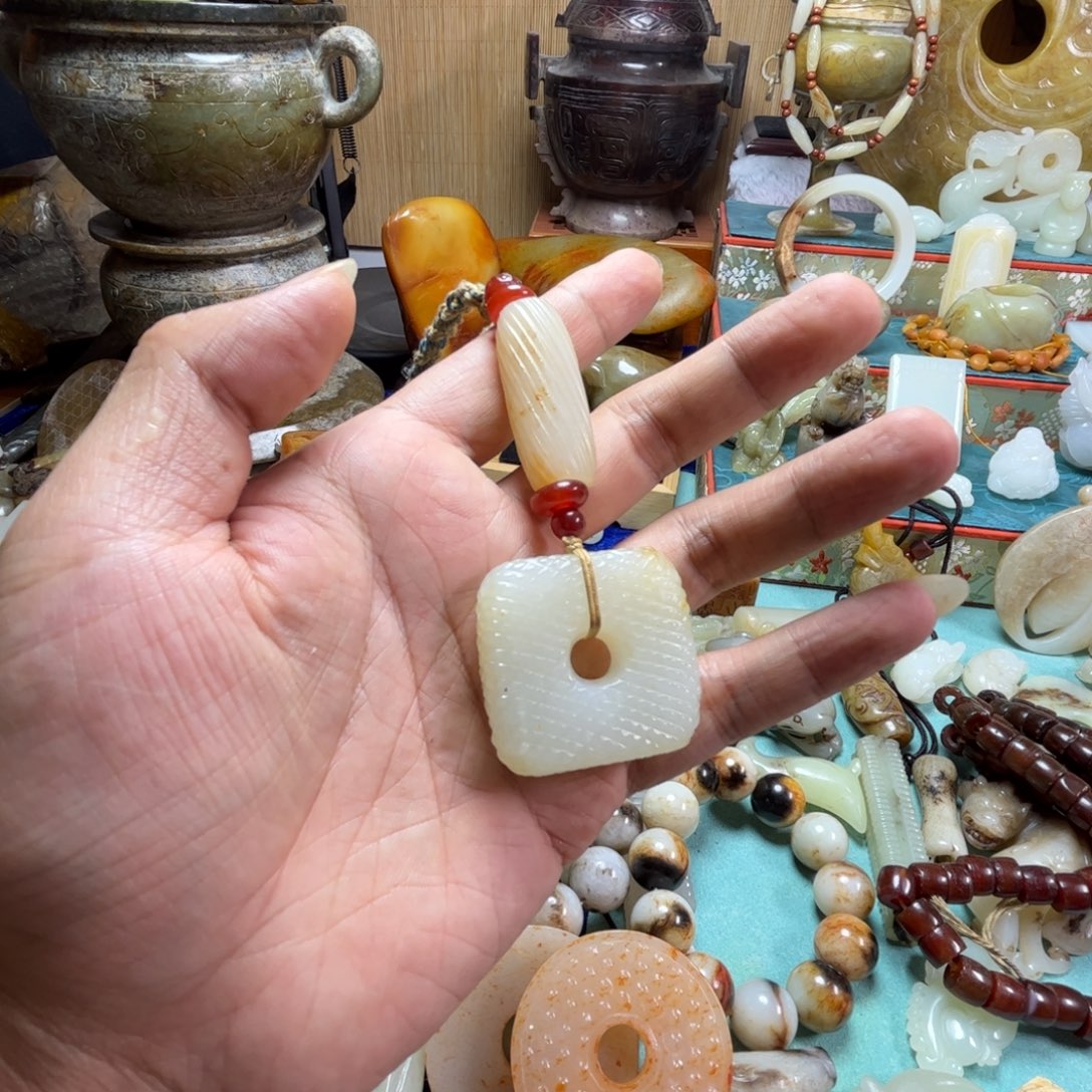 喜***洋和田玉未镶嵌颈饰