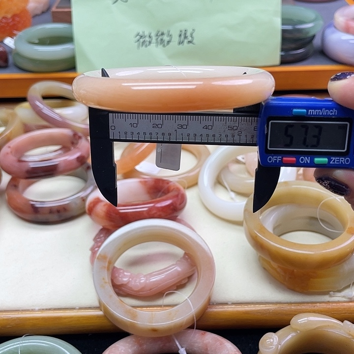 未镶嵌手镯石英质玉