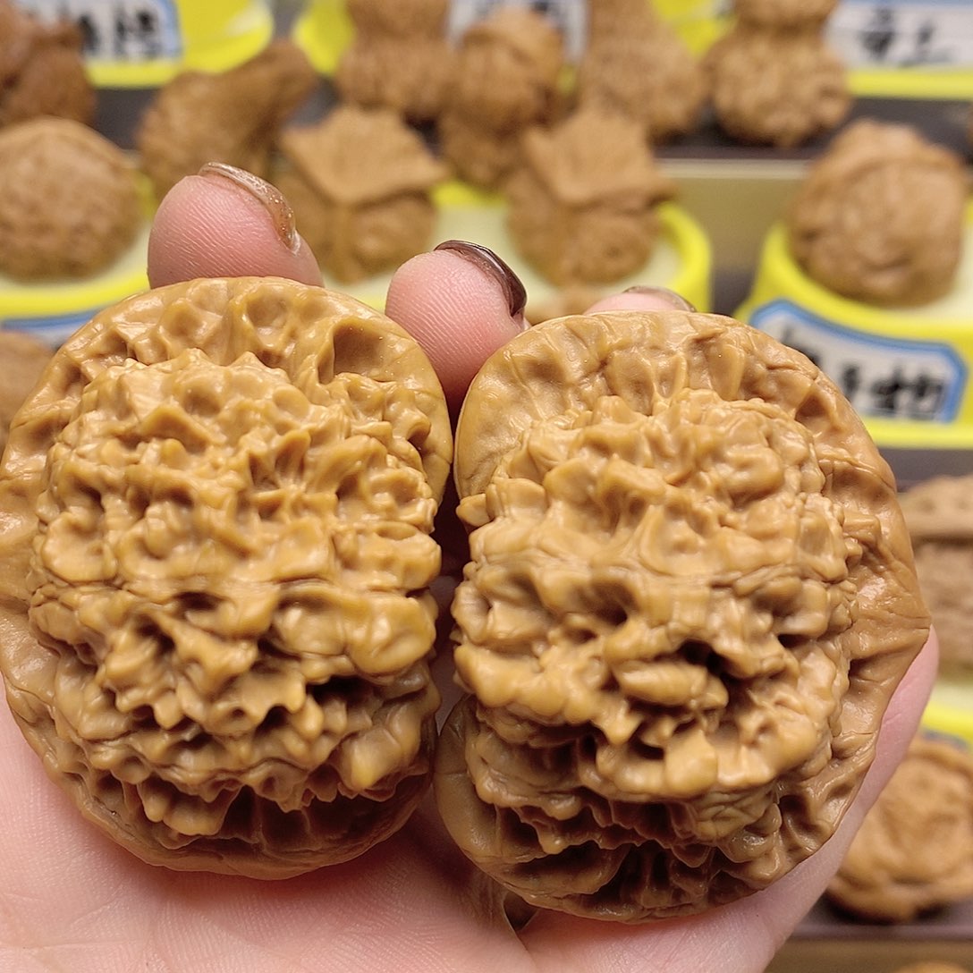 文玩核桃吊坠官帽50