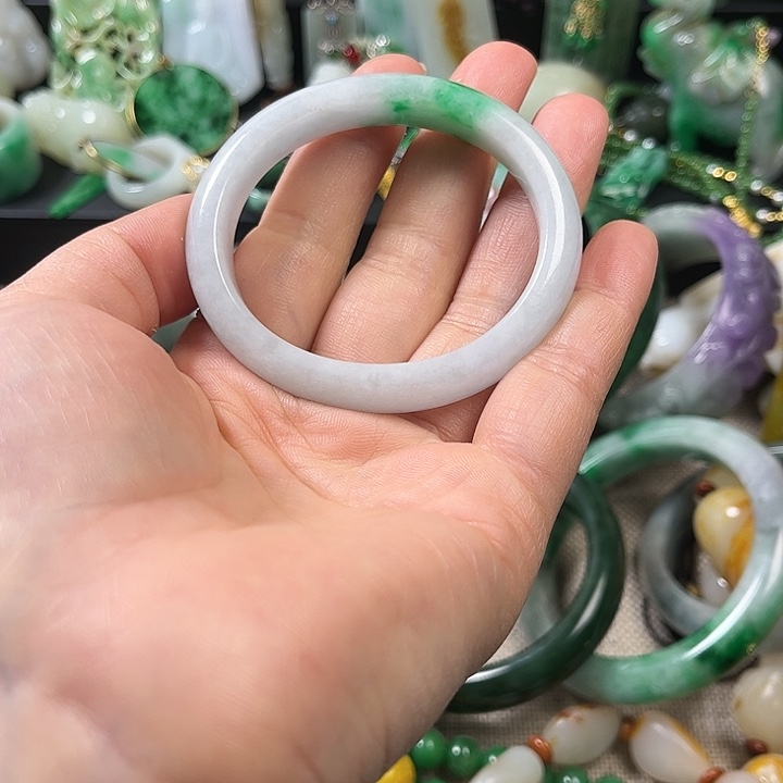 金***连翡翠未镶嵌颈饰翡翠未镶嵌颈饰