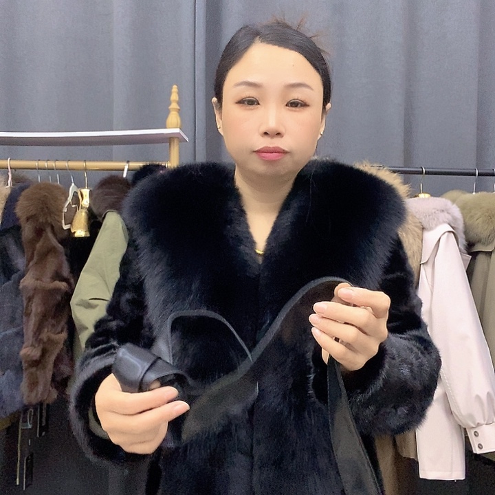 黑色皮草外套120斤