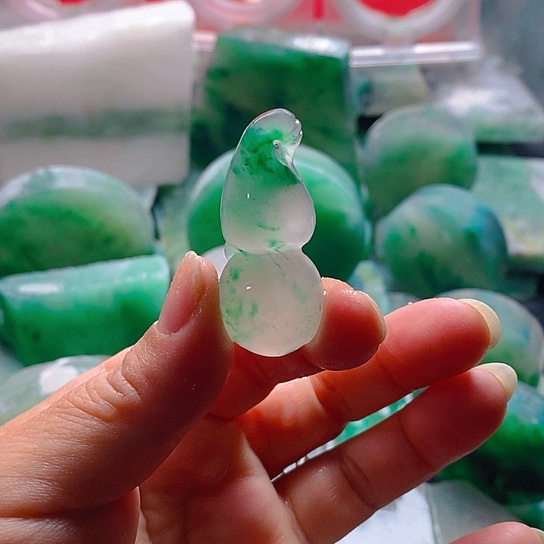 石英质玉颈饰未镶嵌