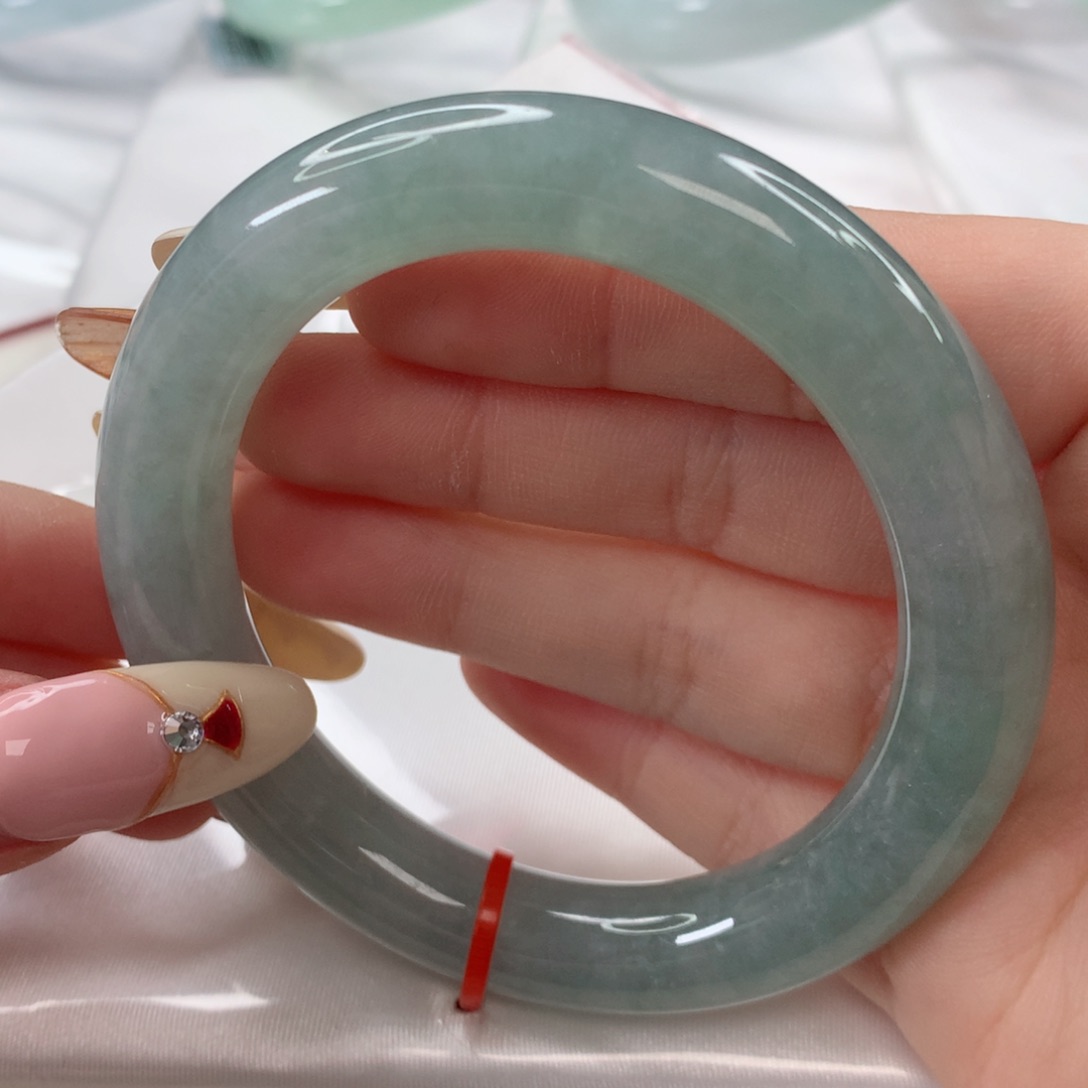 翡翠手镯未镶嵌54.7冰蓝底色正圆