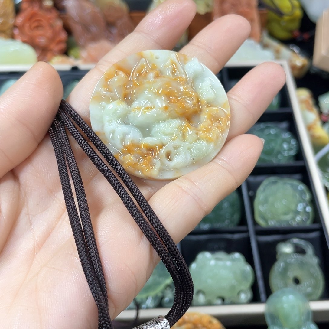 蛇纹石玉颈饰未镶嵌