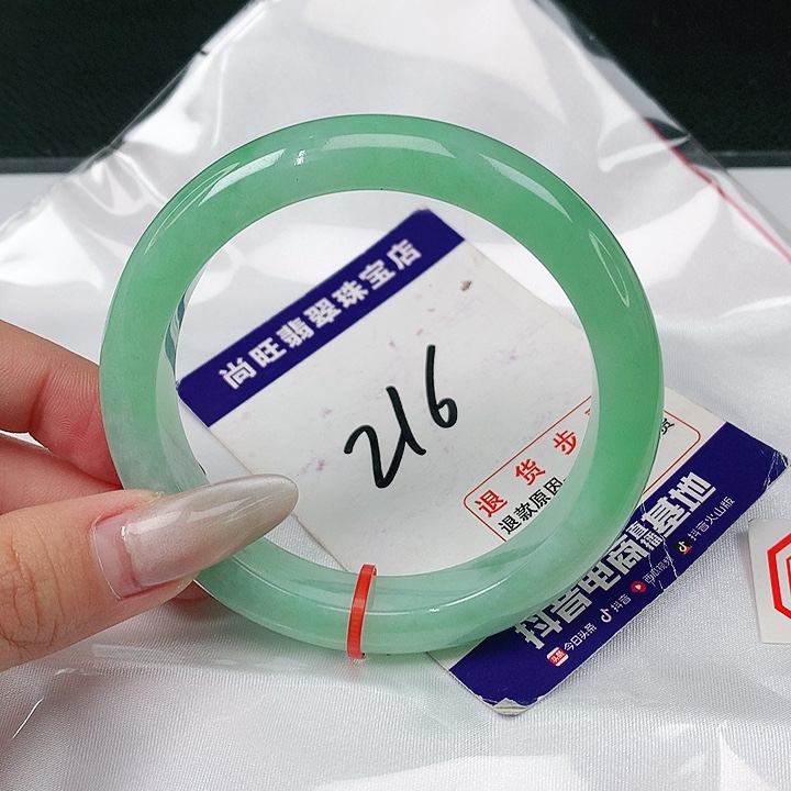 翡翠手镯未镶嵌翡翠12