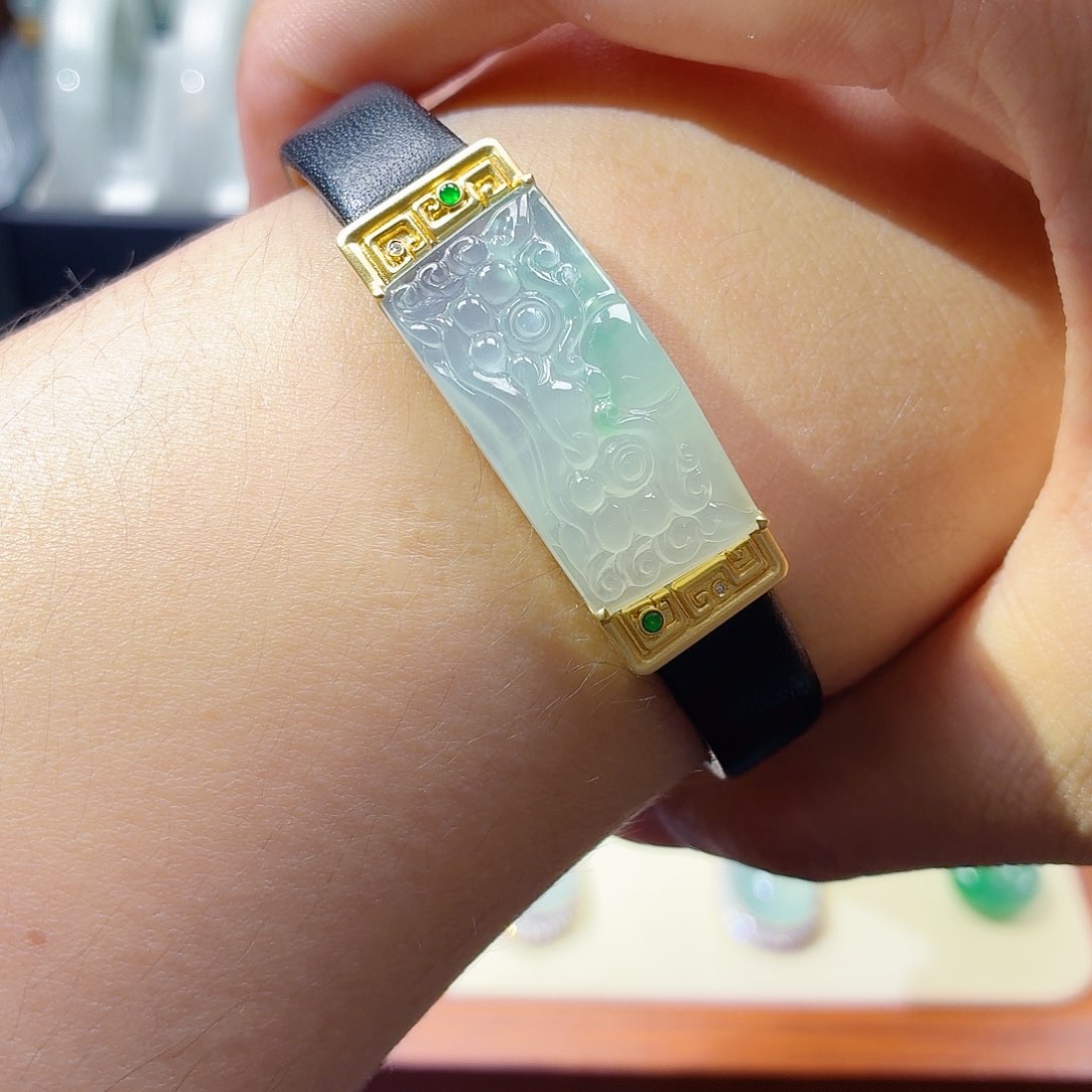 翡翠18K金镶嵌颈饰手牌扣头非金镶