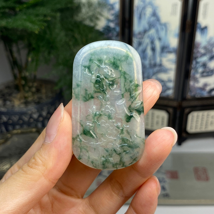 起光冰飘绿花喜上眉梢挂件 天然翡翠A货