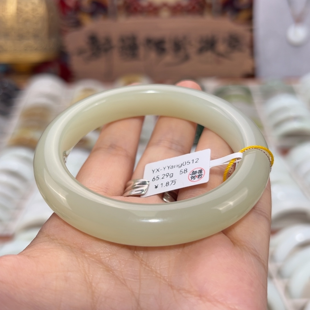 和田玉未镶嵌手镯