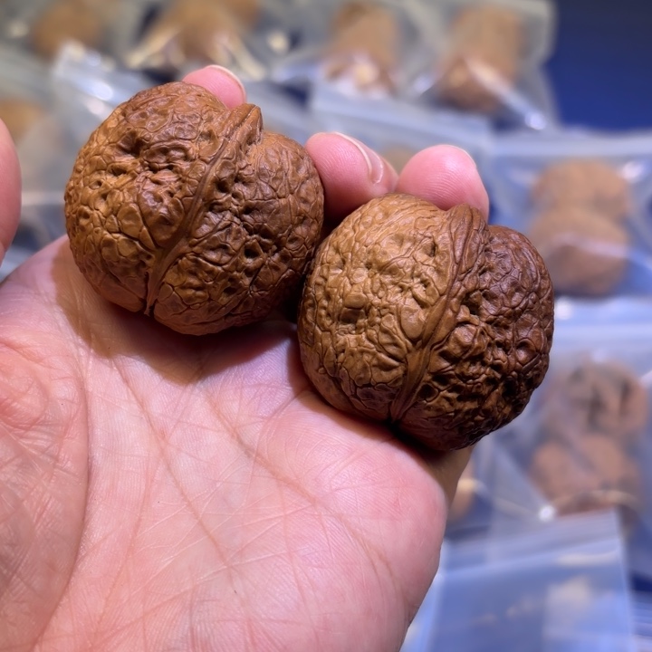 文玩核桃吊坠蟒纹虎头