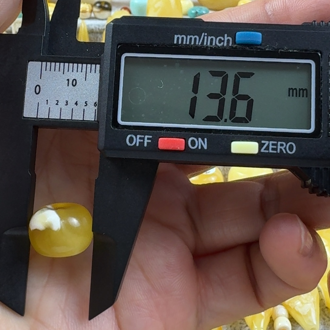 蜜蜡未镶嵌裸石13杂