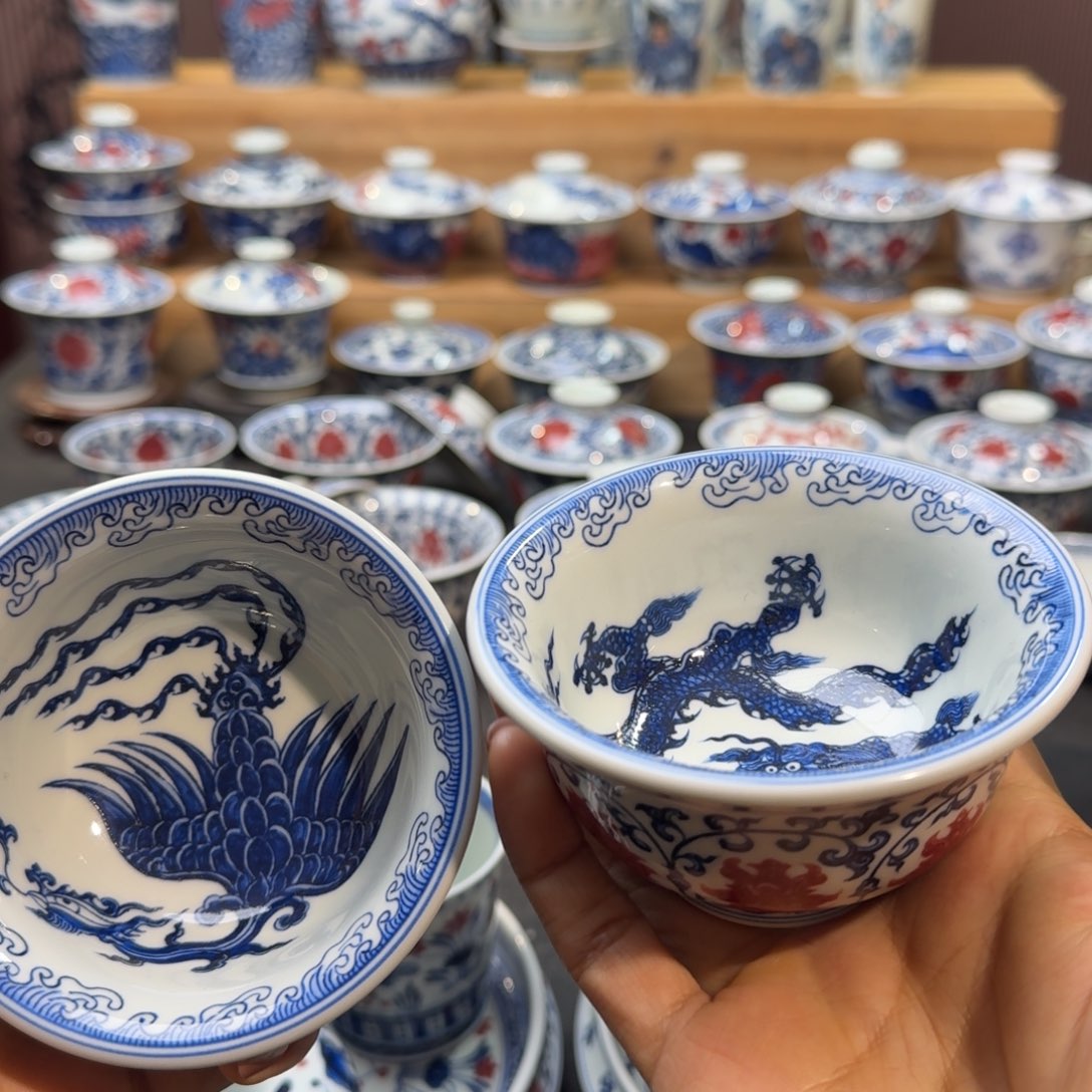 缠枝莲龙凤呈祥对杯