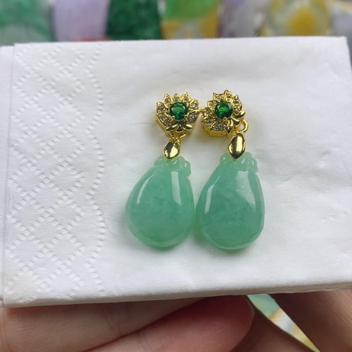 翡翠吊坠(赠链)未镶嵌