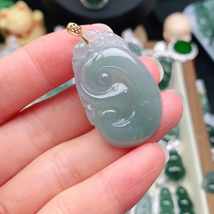 颈饰18K金镶嵌翡翠吊坠