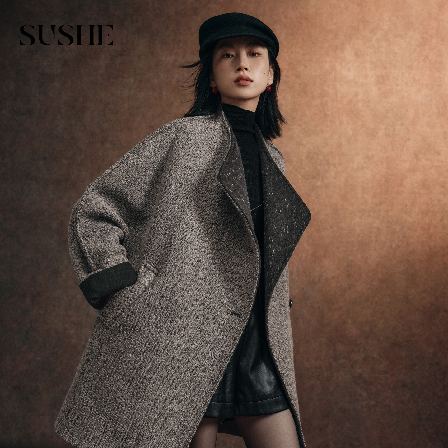 束皙SUSHE 绅叙 复古VTG 人字纹羊毛呢连身袖廓形中长款毛呢外套