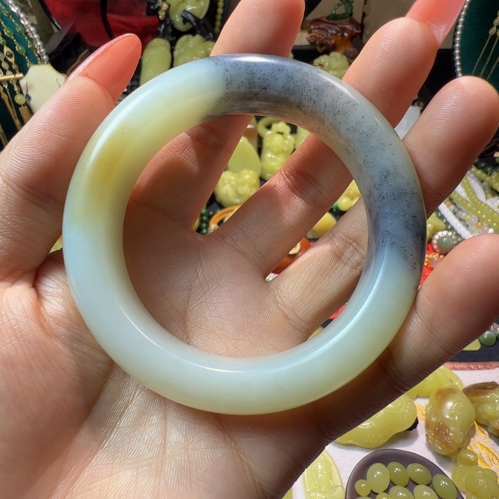 和田玉颈饰未镶嵌57.2圈，轮胎