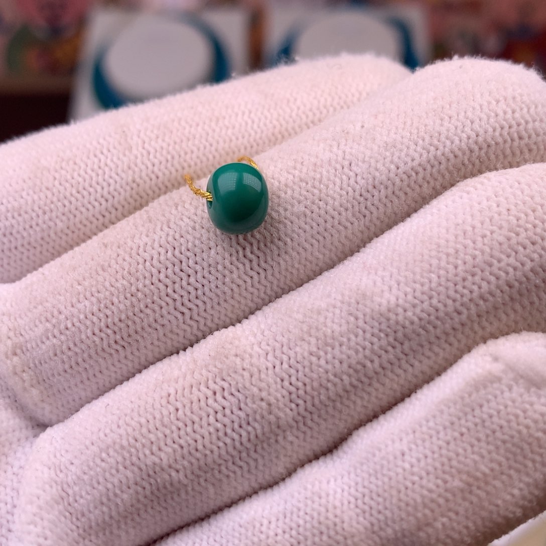 绿松石配饰直径7.3×5.7未镶嵌