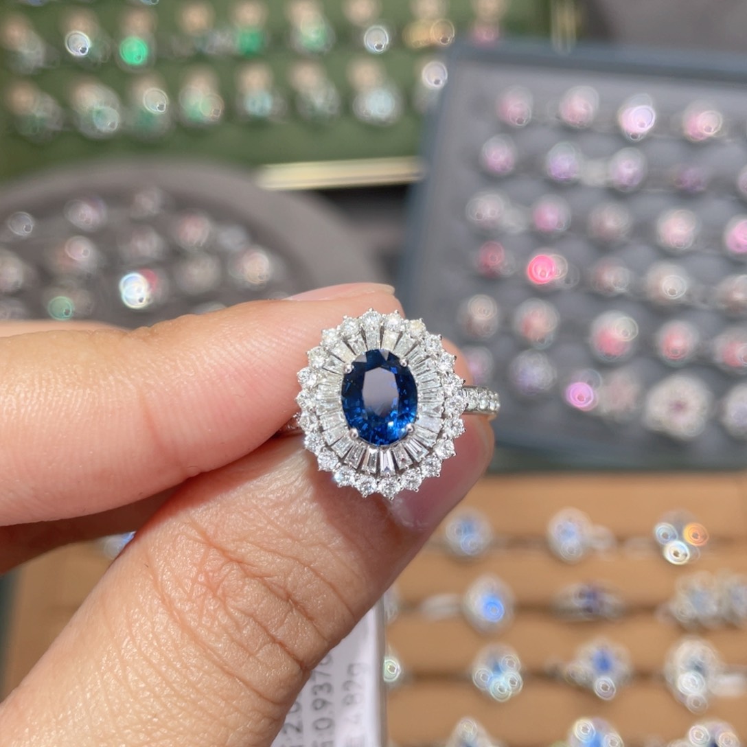 蓝宝石戒指18K金镶嵌2.06ct 无烧皇家蓝
