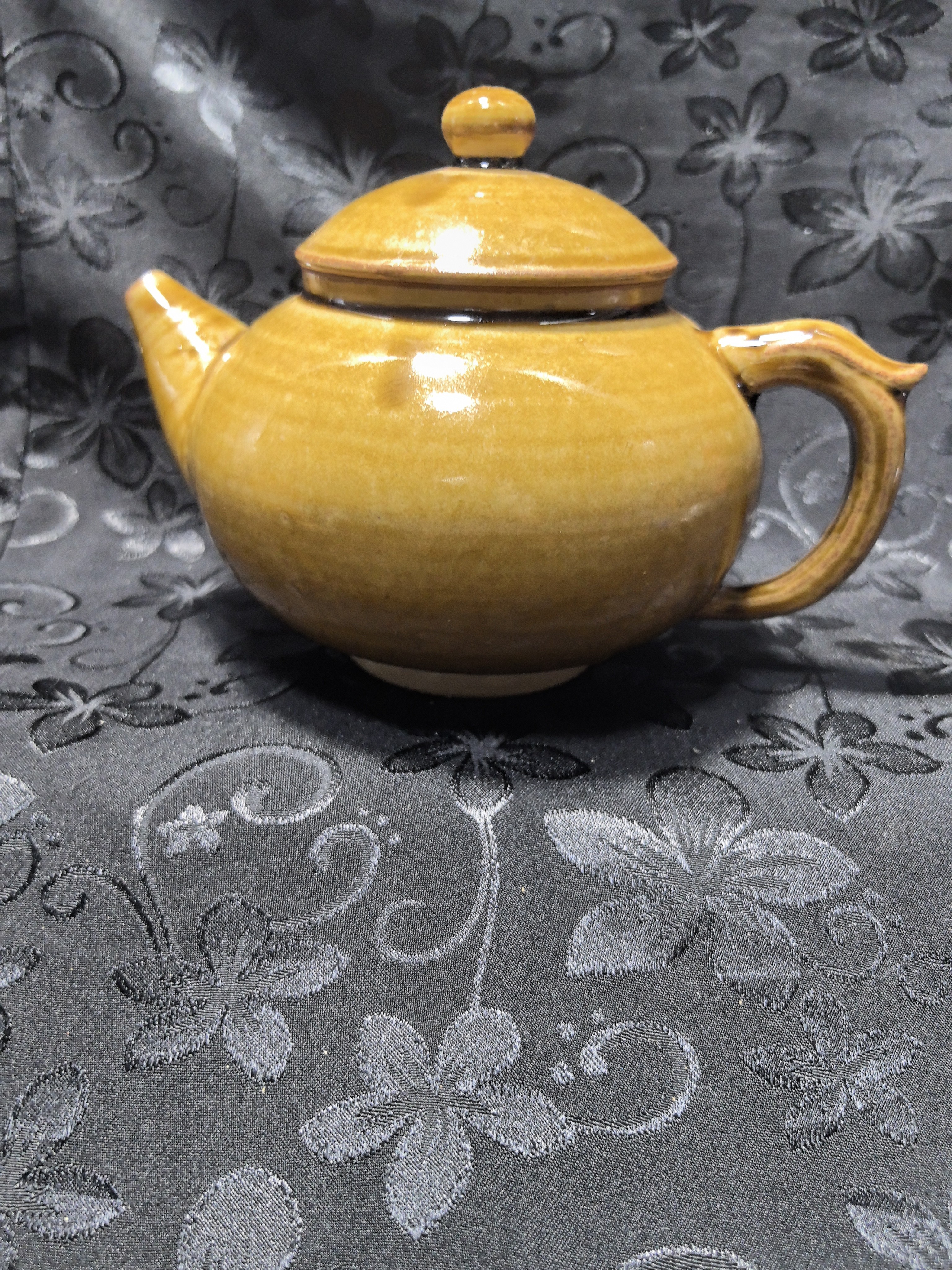纯手工纯土陶精致茶壶，容水量300毫升左右一点