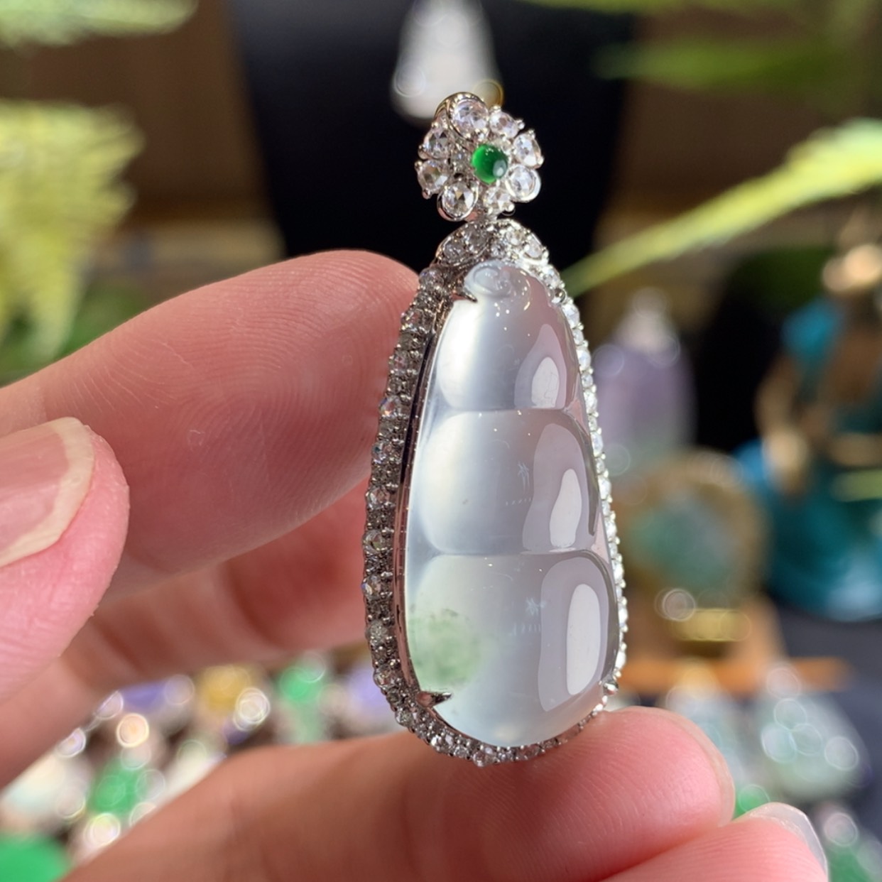 【闪购商品】翡翠颈饰18K金镶嵌福豆