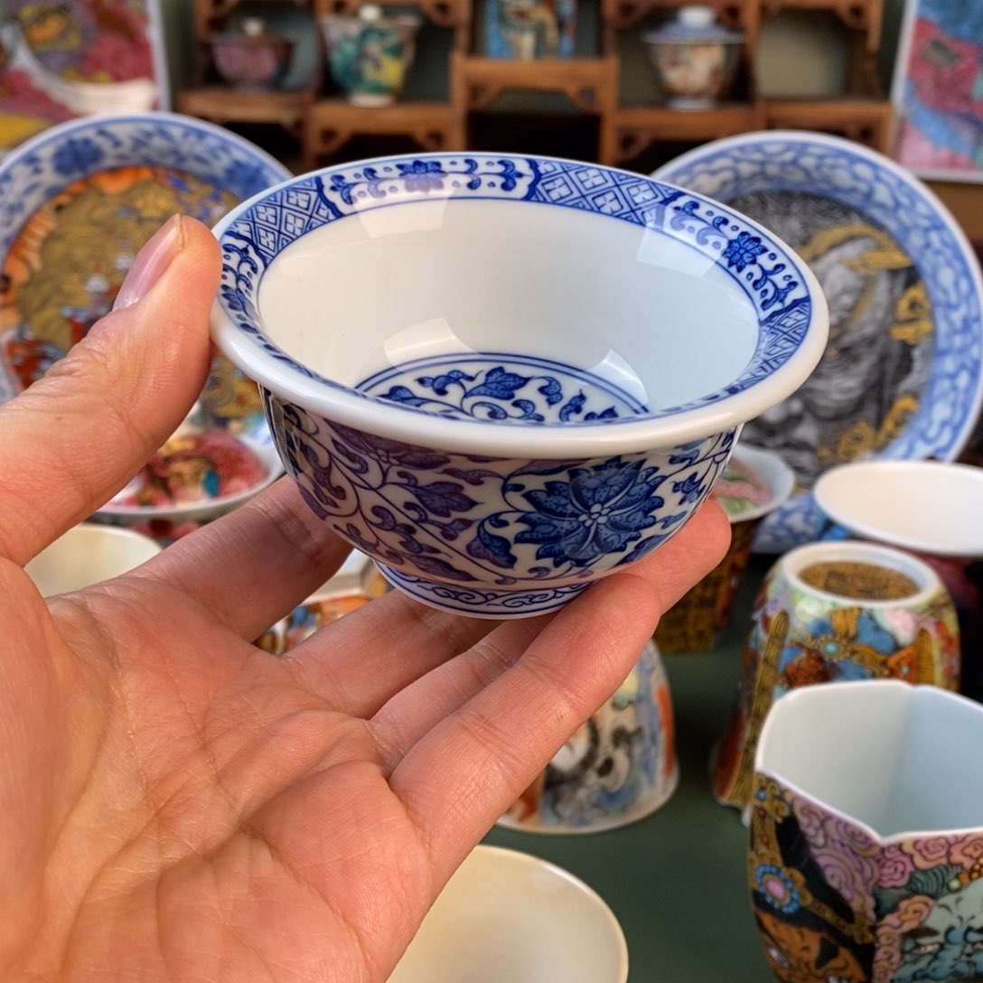 手工手绘缠枝莲压手杯