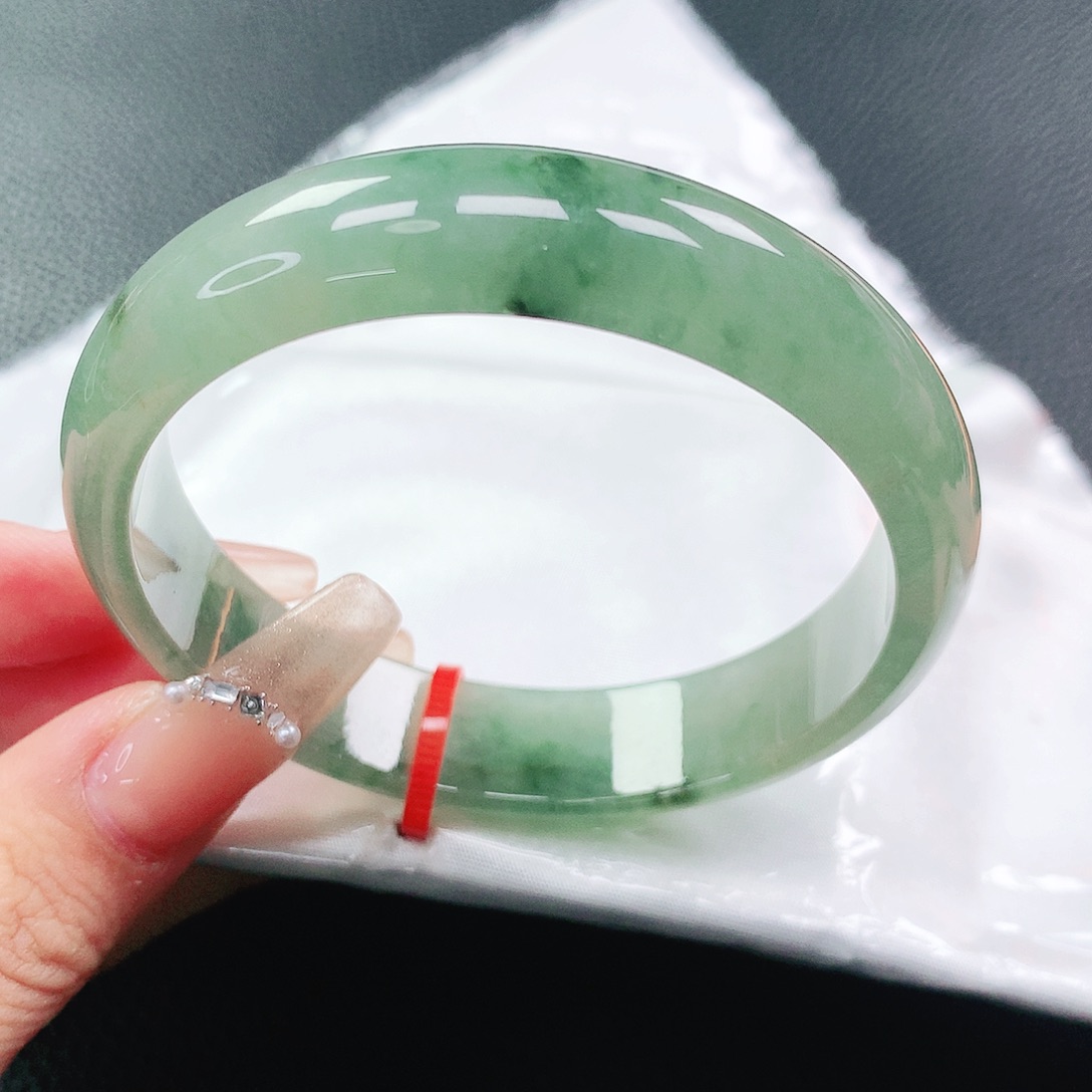 翡翠手镯未镶嵌56圈