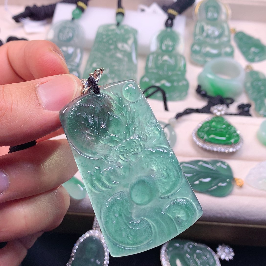 翡翠颈饰未镶嵌翡翠